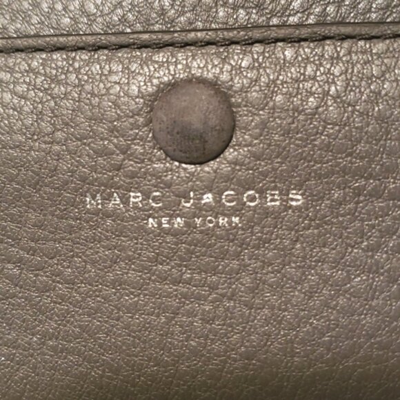 MARC JACOBS NY EMPIRE CITY LEATHER WALLET/WRISTLET ~ DARK GREY - Picture 4 of 12